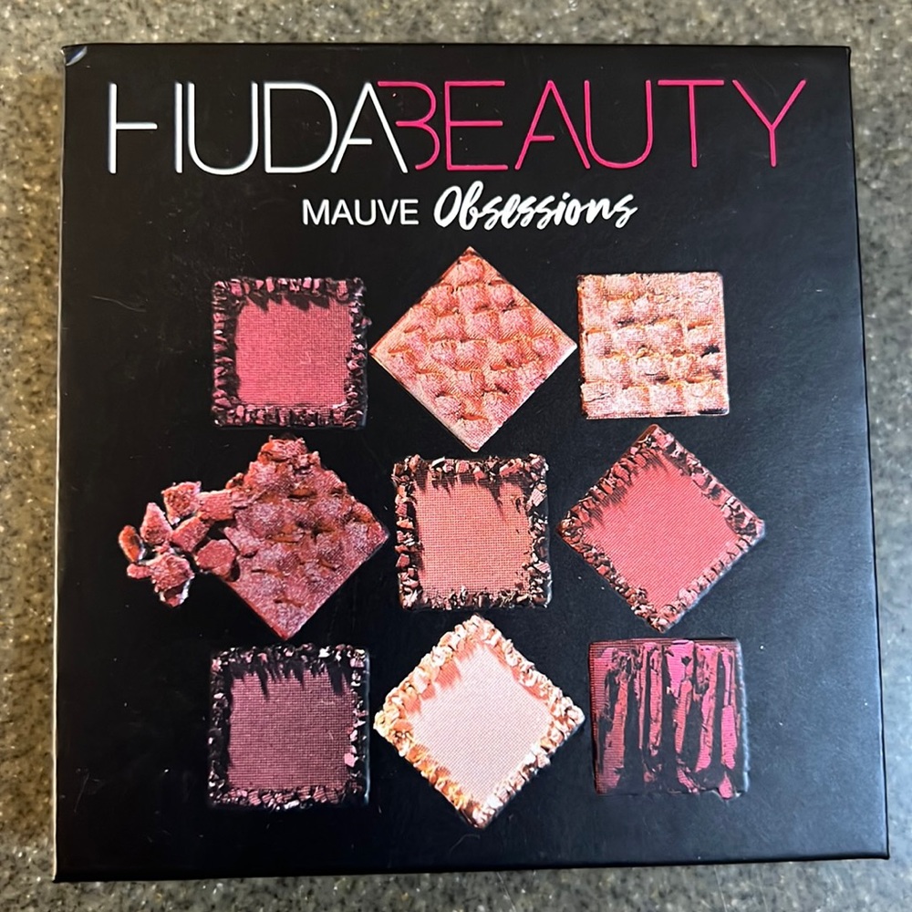 New Huda beauty mauve obsessions eyeshadow palette
